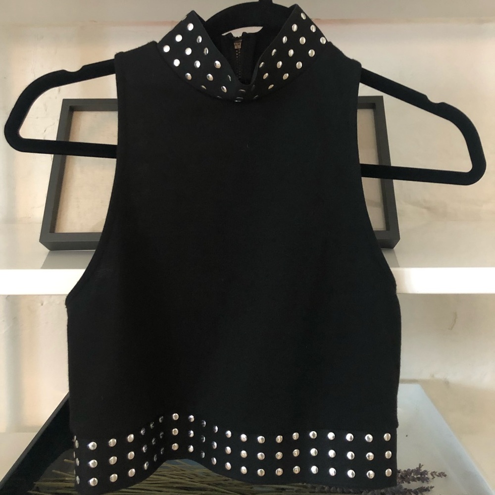 Mock turtle neck sleeveless crop w/ grommet detail